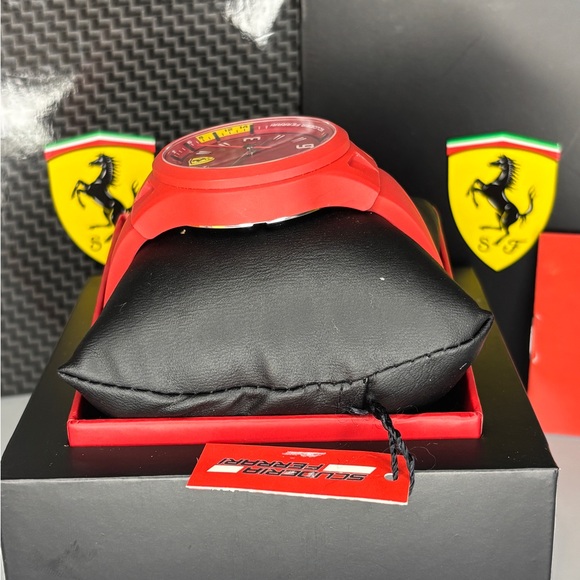 Scuderia Ferrari Pit Crew watch 44mm - Picture 4 of 6